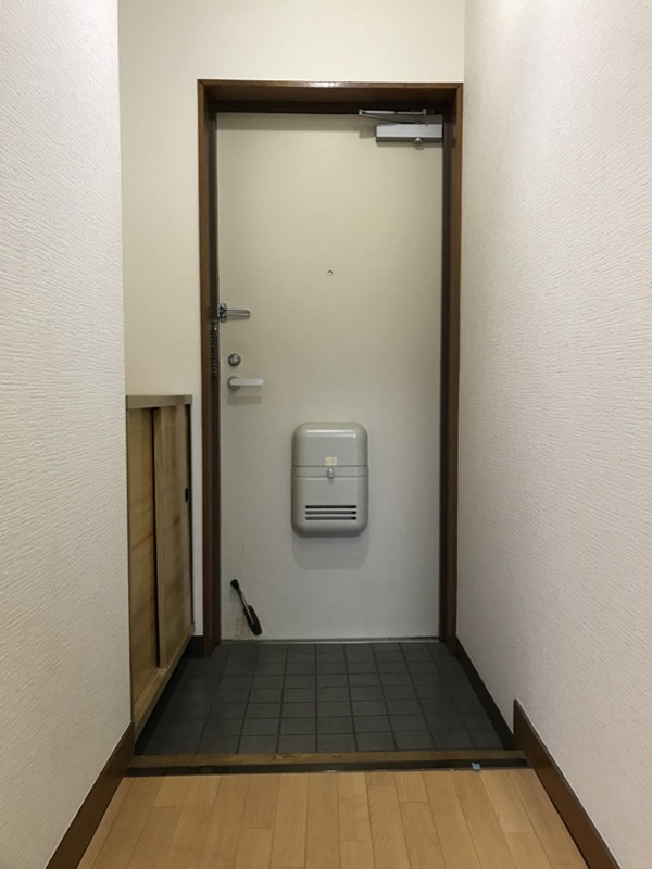第二メゾン六会 玄関