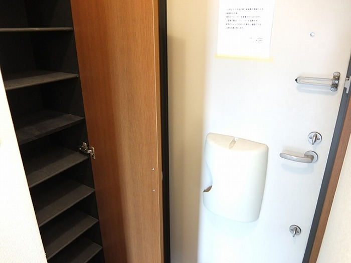 グリーンハウスB 玄関