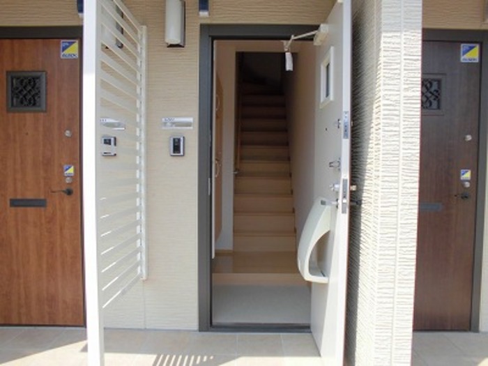 玄関 リヴェール A棟 玄関