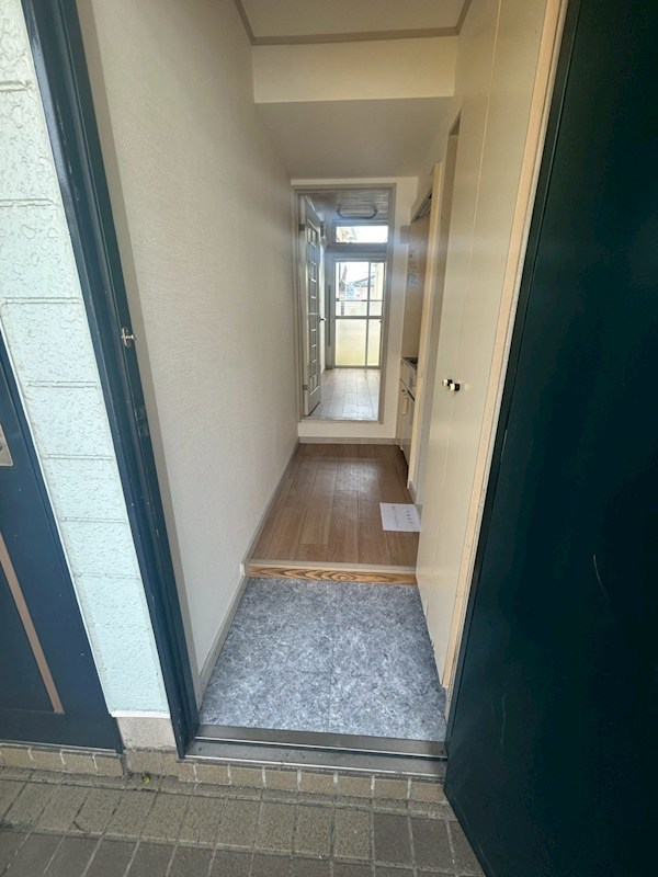 メゾン東海大学前駅第５ 玄関