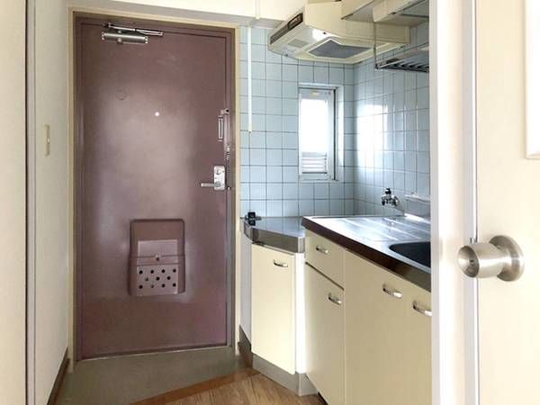 ビレッジハウス亀井野4号棟 玄関