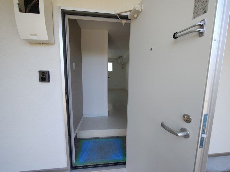 フローレンスベリー愛甲石田 玄関