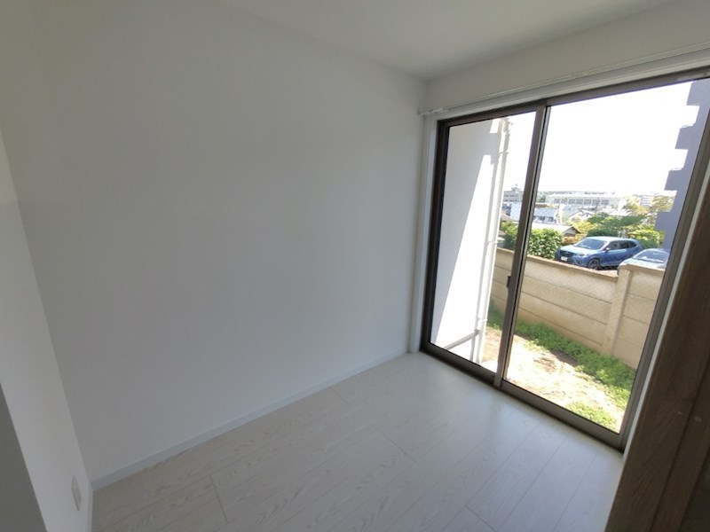 フローレンスベリー愛甲石田 リビング