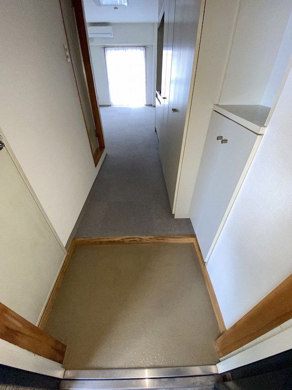 ベルフラワーハイツ伊勢原 玄関