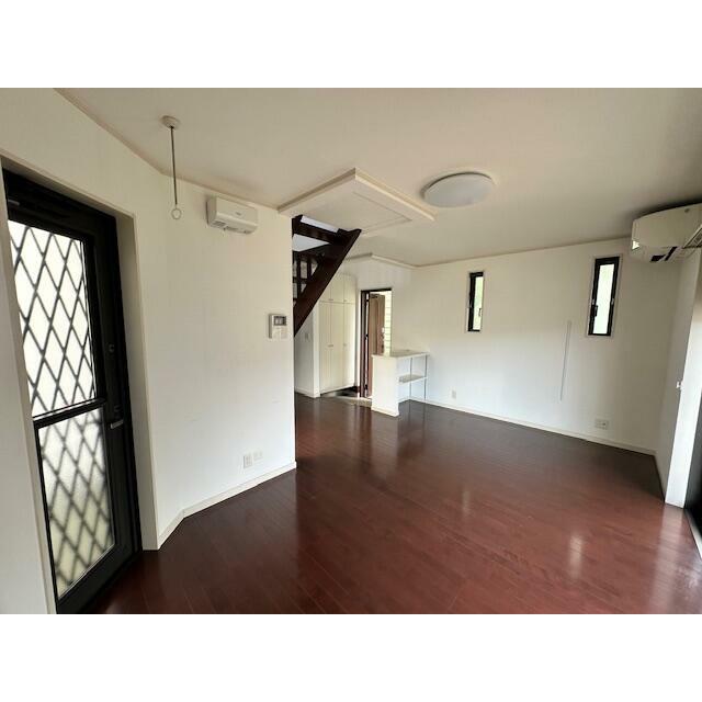 南湖５丁目貸家 リビング