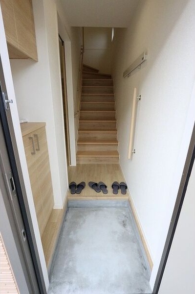 プレジール湘南 玄関