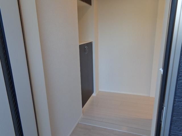 ルームズ　ココ 玄関