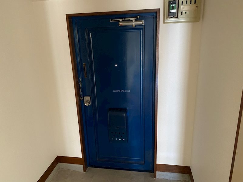 レジデンスネムラ 玄関