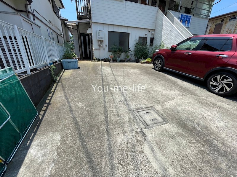 クリスタルハイツ 駐車場