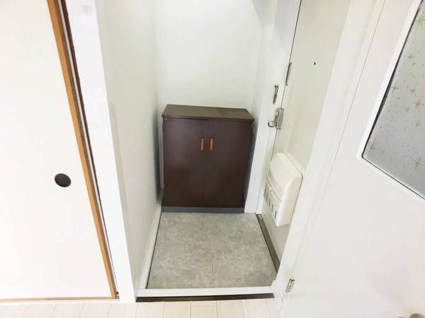 ビレッジハウス三田１号棟 玄関