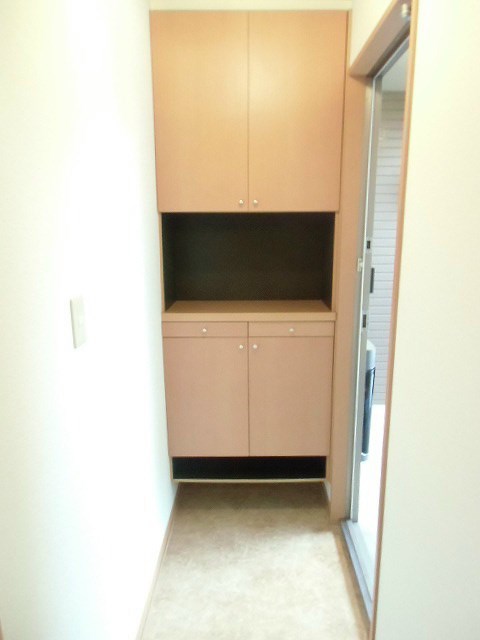 アゼリアＣ 玄関