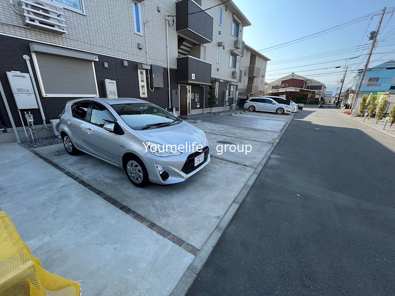 Lupinus　B棟 駐車場