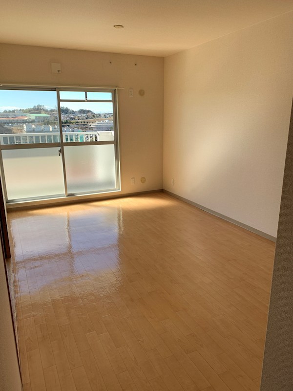 ヒルズ南戸塚3号棟 リビング