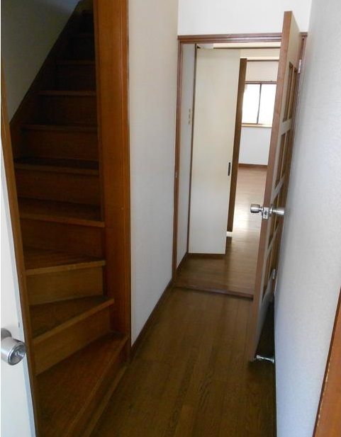 荒井ビル 玄関