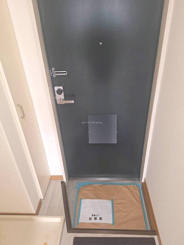 クイーンズK 玄関