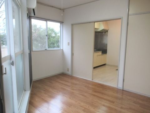 ラックスホーム本郷台 ベッドルーム