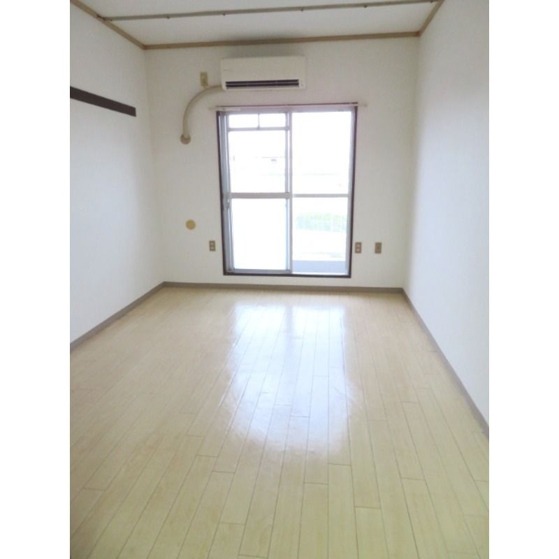 ガーデンハイツ飯山Ｂ棟 リビング