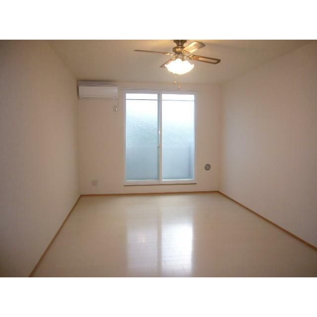 ザ・ケイブ・アイカワ リビング