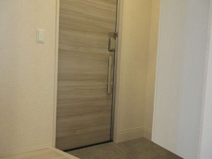 コートミカエルＢ 玄関