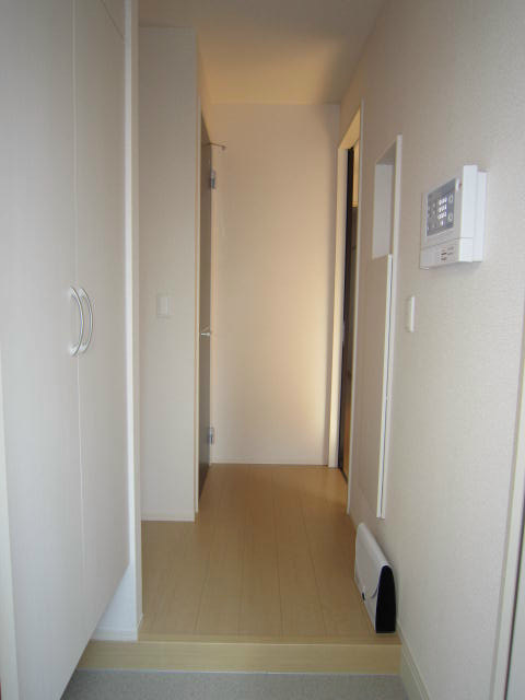 ハイネスA  玄関