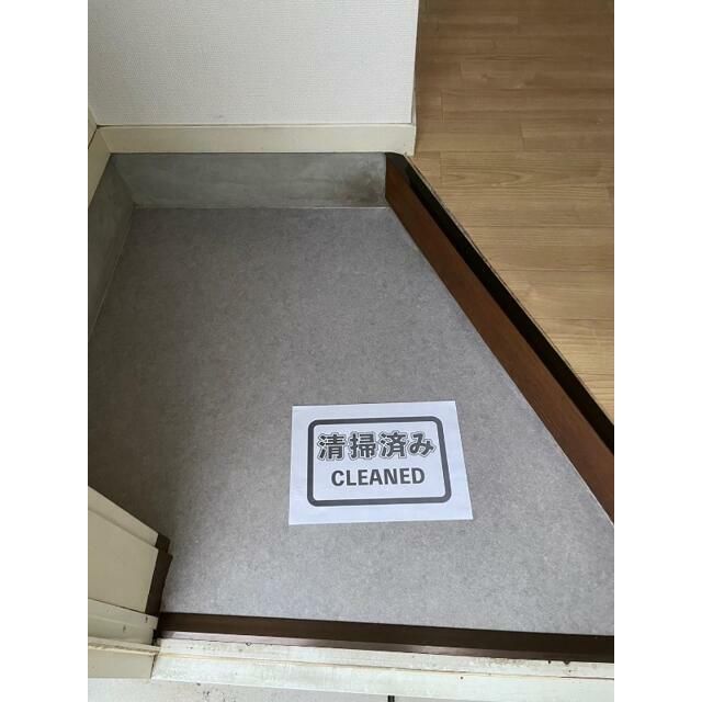 メゾフラット善行 玄関