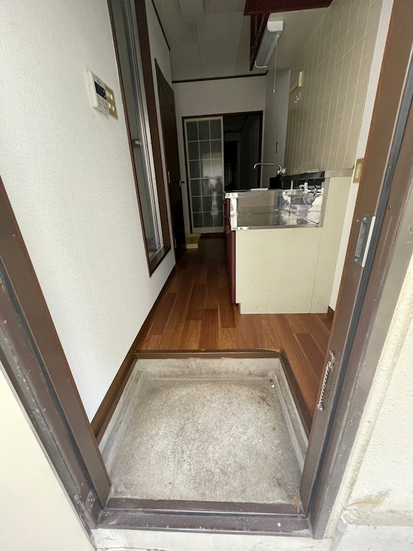 日新パレスＢ棟 玄関