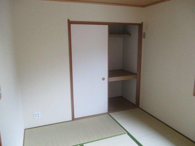 メルベーユ弥生台A棟 収納