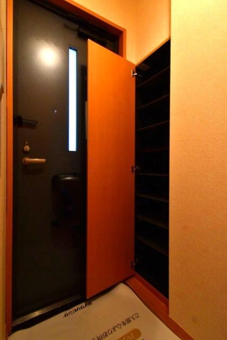 シャトレーあしがら 玄関