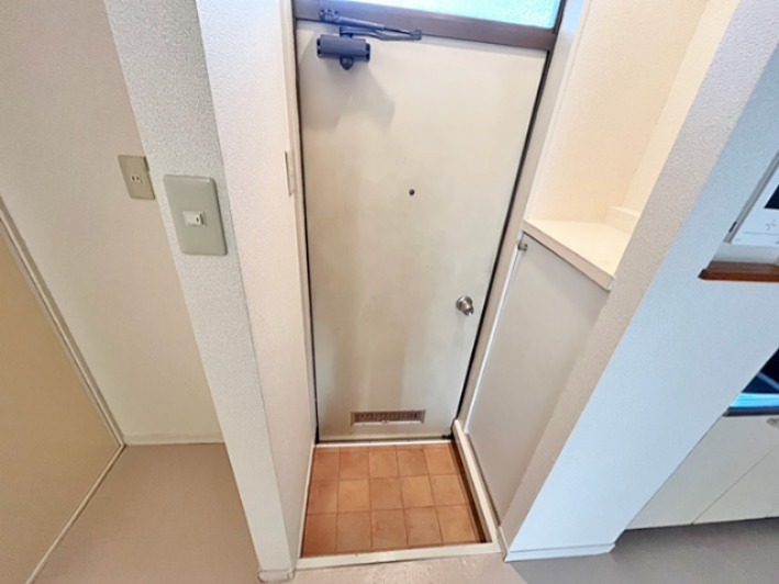 清水ハイツ 玄関