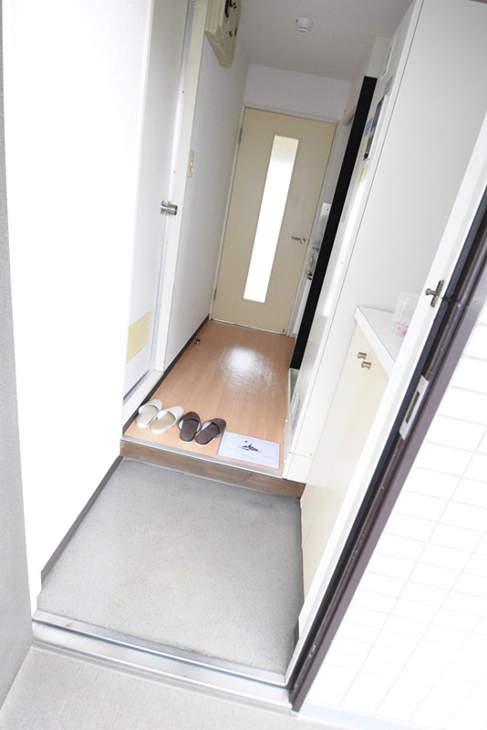クリオ愛甲石田壱番館 玄関