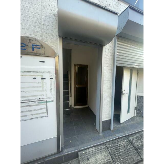 平塚市紅谷町戸建 玄関