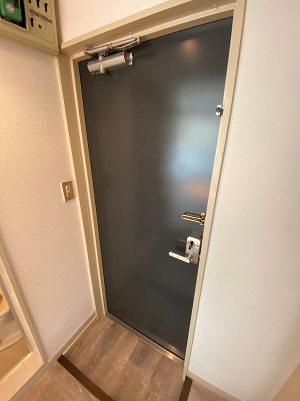 ハイム六会 玄関