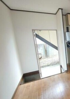 白石ハイツ 玄関