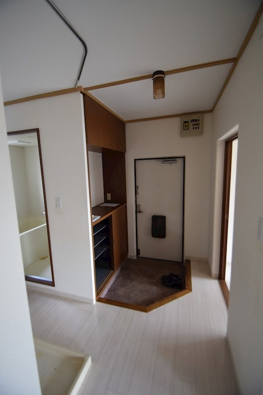 八幡台ヒルズ 玄関