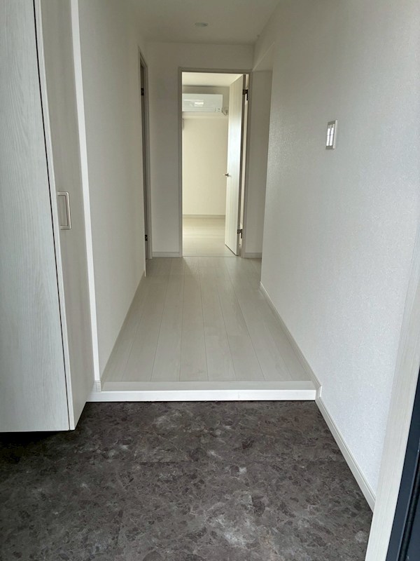 コンブロンビル 玄関