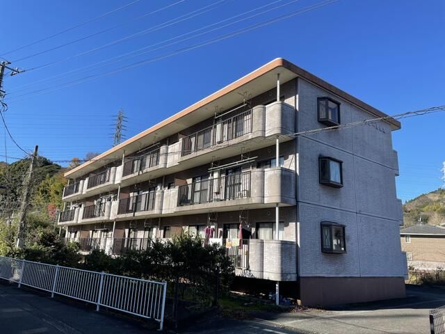 クレール川坂 301号室 外観