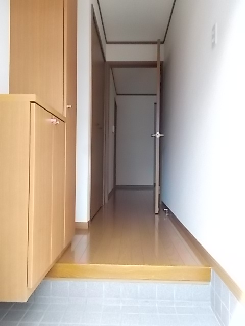 エス・テュエールＢ 玄関