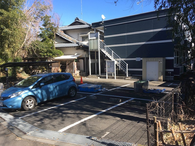 レオネクスト屋敷添 駐車場