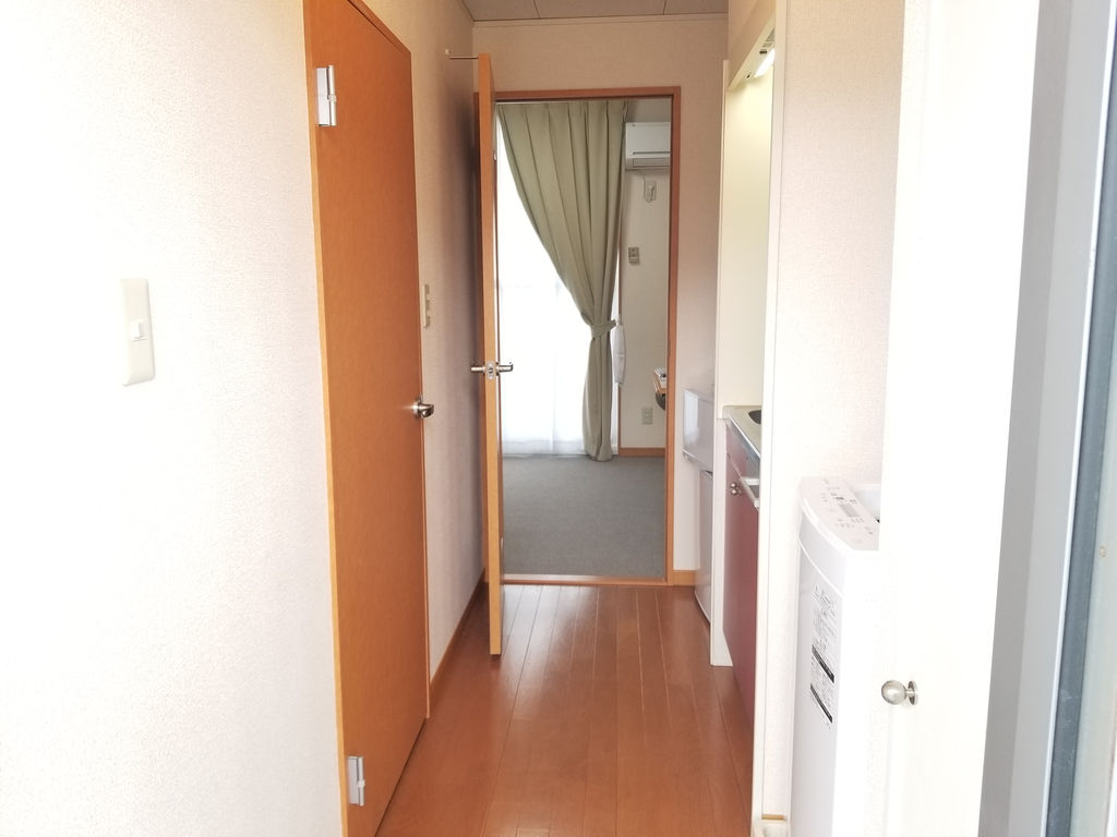 レオパレスストリームⅡ 玄関