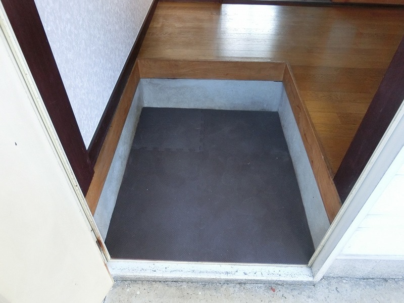 白根１２３番館 玄関