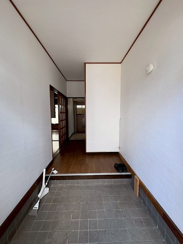 片岡戸建て 玄関