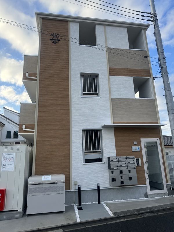 フルセイル高座渋谷  302号室 外観