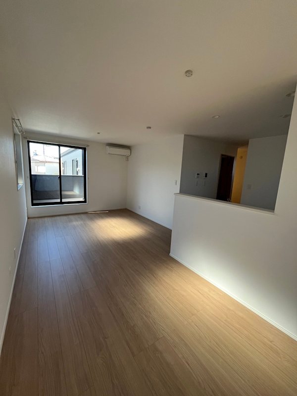ＱＬＡＺＯ　寒川町一之宮戸建 リビング