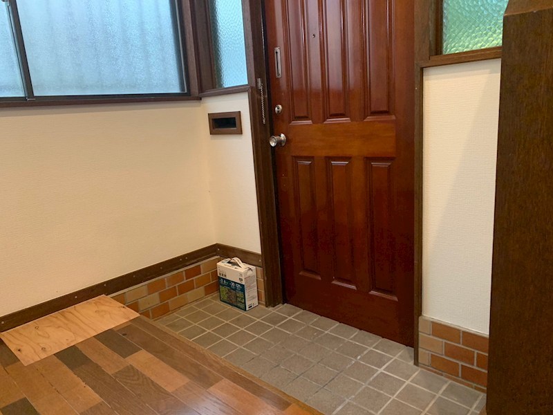 東田原貸家 玄関
