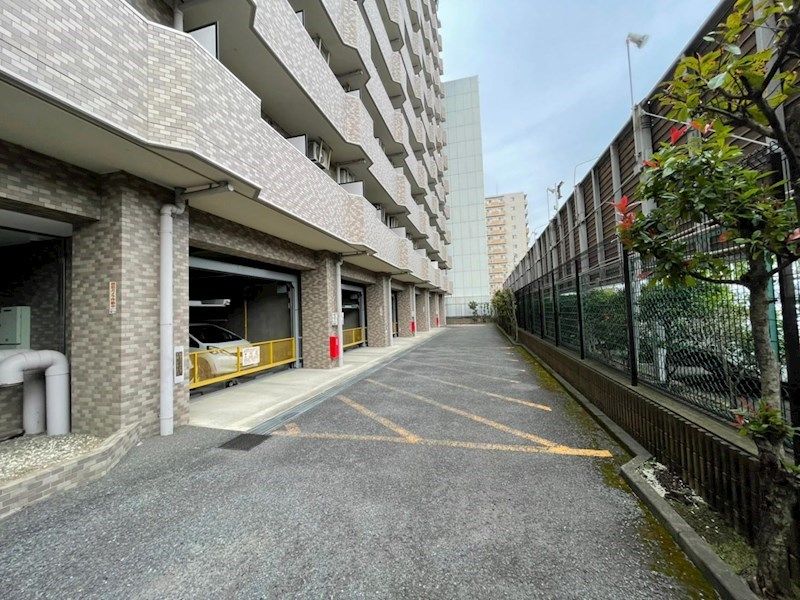 ライオンズプラザ海老名 駐車場