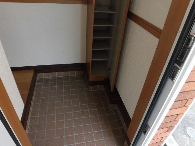 マリーク五番館 玄関