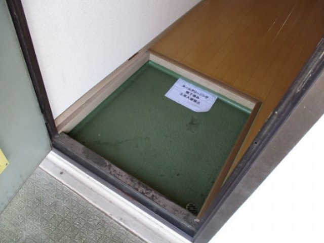 金平ハイツ 玄関