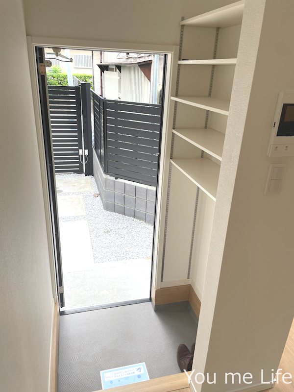 シャルボン  玄関