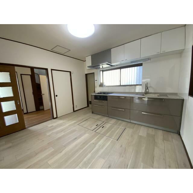 貸家　岡津町２８９ リビング