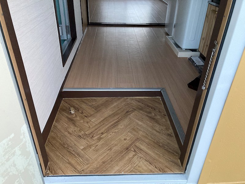 ルミエールB棟 玄関